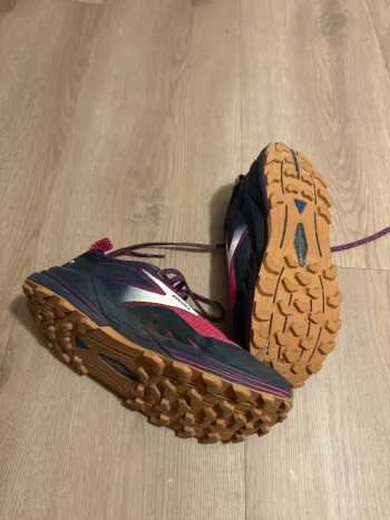 Used Brooks Cascadia 16 bike — image 2 of 3