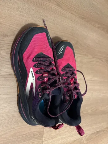 Used Brooks Cascadia 16 Running Shoes