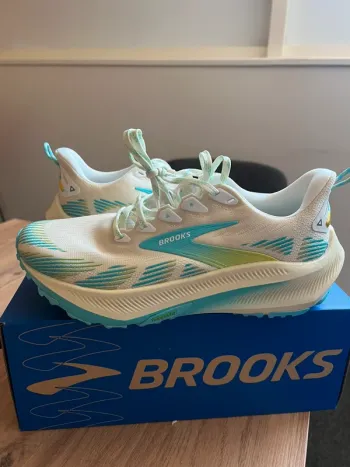 Used Brooks Ghost Trail 17 Running Shoes