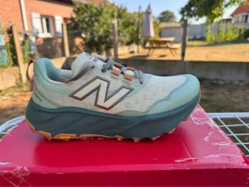 Used New Balance Hierro V9 bike — image 2 of 5