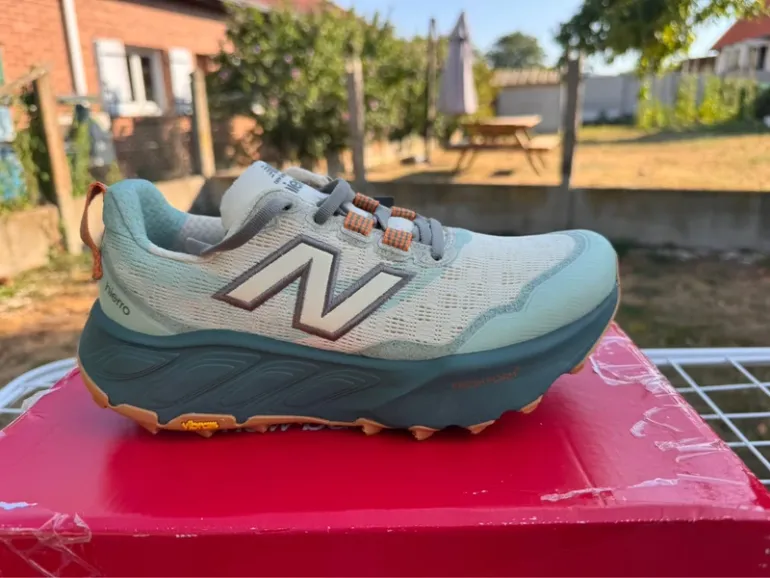 Used New Balance Hierro V9 bike — image 2 of 5