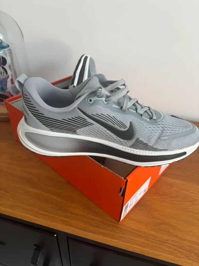 Used Nike Vomero 18 bike — image 3 of 5