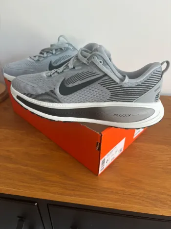 Used Nike Vomero 18 Running Shoes