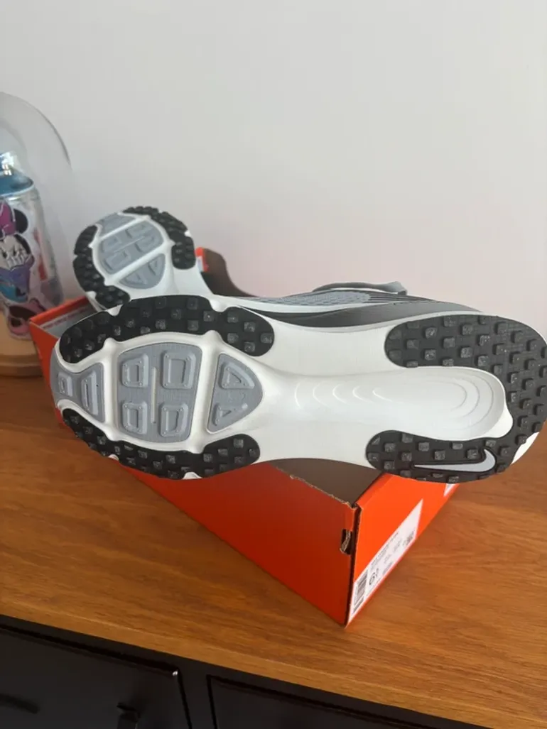Used Nike Vomero 18 bike — image 2 of 5