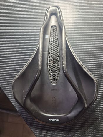 Used Fizik argo 00 adaptive 2026 Saddles & Seatposts