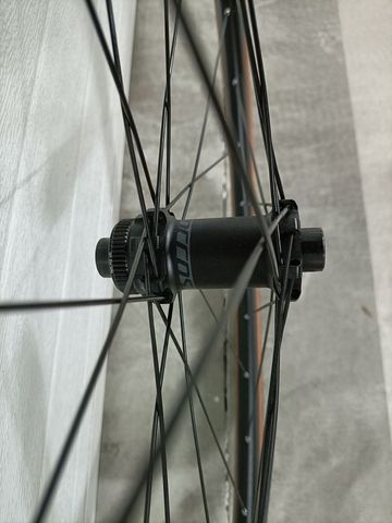 Used Syncros RR 2.0 Disc Wheelset 2022 bike — image 5 of 7