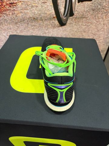 Used Saucony Scarpe da gara Running Shoes
