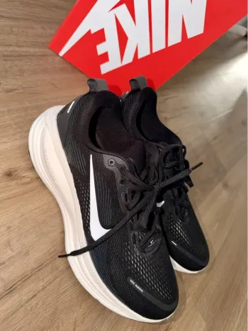 Použité Nike Zoom Vomero 18 Running Shoes