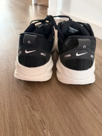 Použité Nike Zoom Vomero 18 bike — obrázek 3 z 9