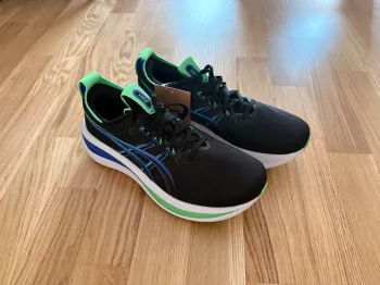 Used Asics GEL-NIMBUS 28 Running Shoes