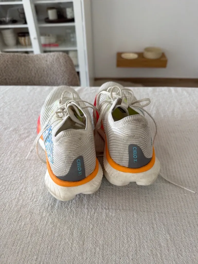Hoka Cielo x1 bike d'occasion — image 2 sur 4