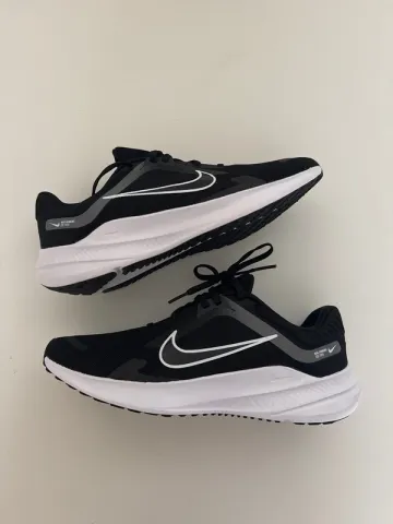 Used Nike Quest 5 Running Shoes