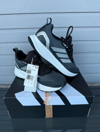 Käytetty Adidas Runfalcon 5 TR W Running Shoes