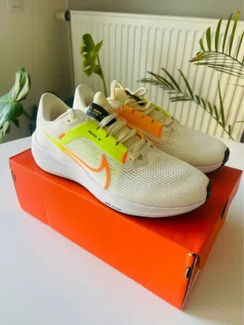 Käytetty Pegasus Air Zoom 40 Running Shoes