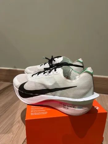 Gebrauchtes Hyper ZoomX Vaporfly Next% 4 bike — Bild 2 von 2