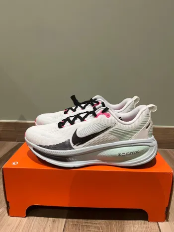 Used Nike Vomero 18 Running Shoes