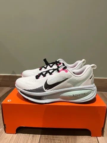 Używany Nike Vomero 18 Running Shoes