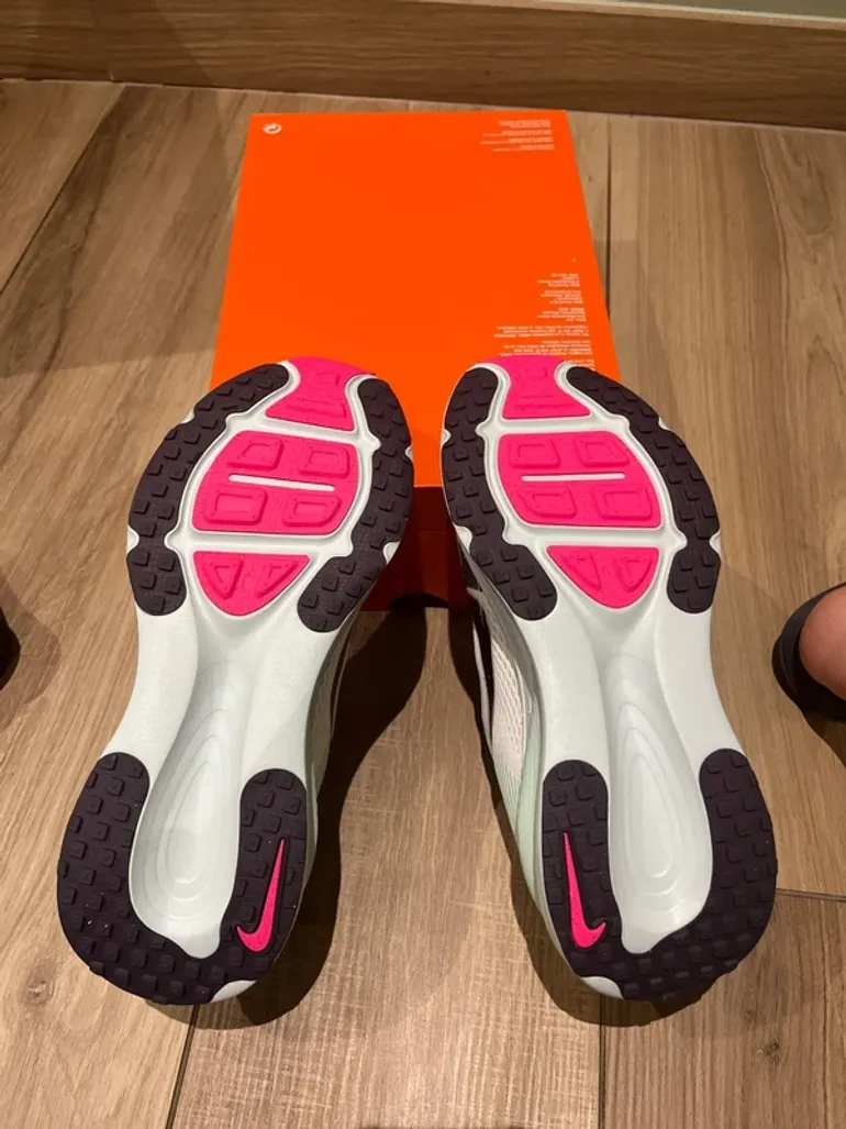 Used Nike Vomero 18 bike — image 6 of 6
