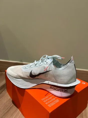 Used Nike ZoomX Vaporfly Next%4 bike — image 3 of 11