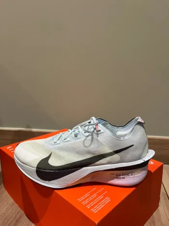 Used Nike ZoomX Vaporfly Next%4 bike — image 5 of 11
