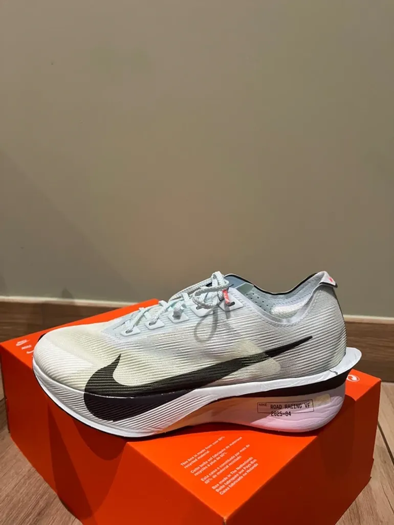 Used Nike ZoomX Vaporfly Next%4 bike — image 5 of 11