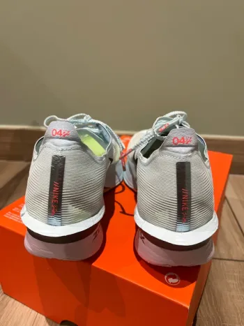 Used Nike ZoomX Vaporfly Next%4 bike — image 7 of 11