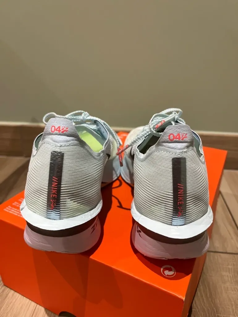 Used Nike ZoomX Vaporfly Next%4 bike — image 7 of 11