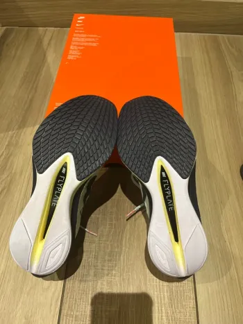 Used Nike ZoomX Vaporfly Next%4 bike — image 10 of 11