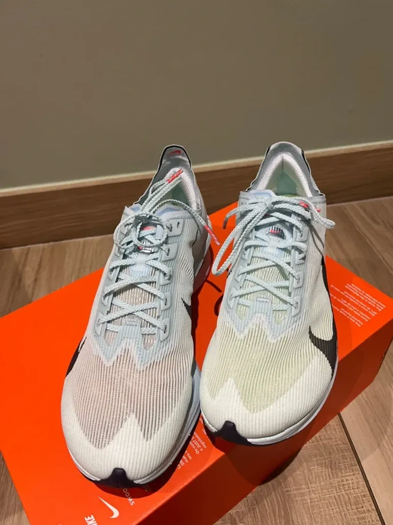 Used Nike ZoomX Vaporfly Next%4 bike — image 6 of 11