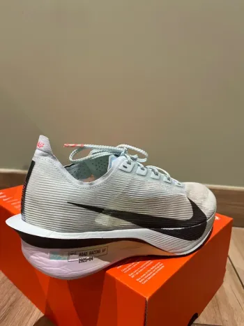 Used Nike ZoomX Vaporfly Next%4 bike — image 4 of 11