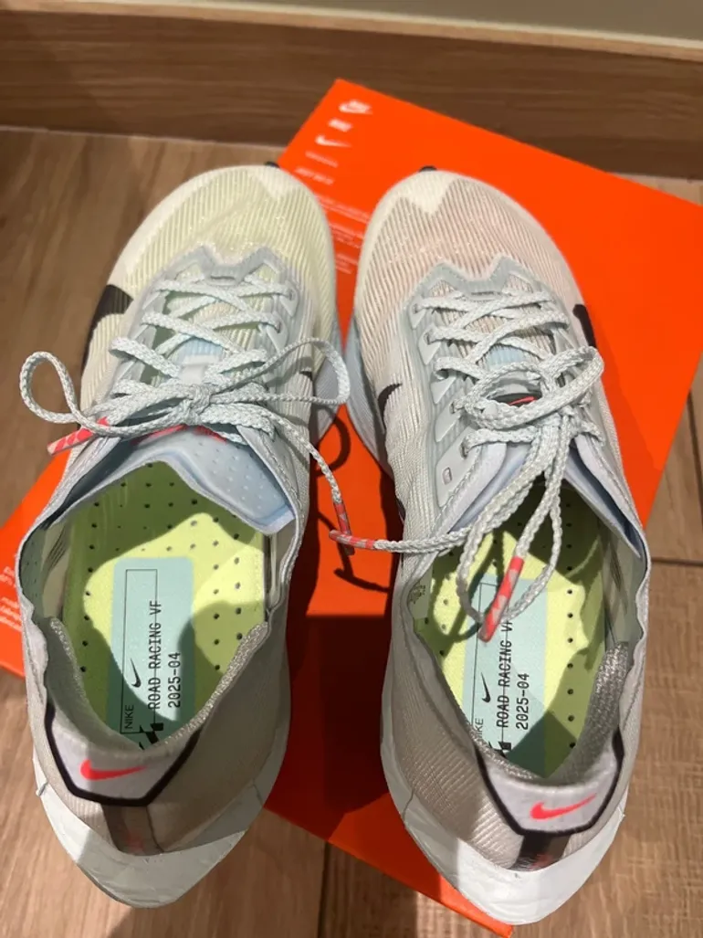 Used Nike ZoomX Vaporfly Next%4 bike — image 9 of 11