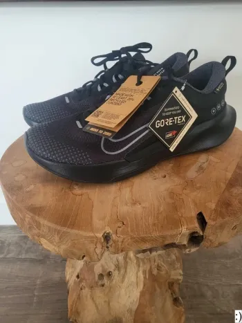 Použité 100% Gore-Tex GTX Triple Noir Running Shoes