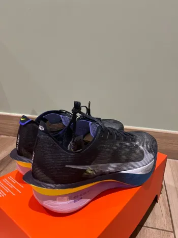 Used Nike ZoomX Vaporfly Next%4 bike — image 5 of 10