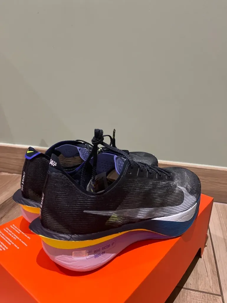 Used Nike ZoomX Vaporfly Next%4 bike — image 5 of 10