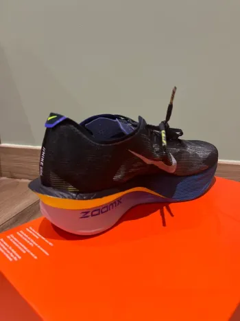 Used Nike ZoomX Vaporfly Next%4 bike — image 6 of 10