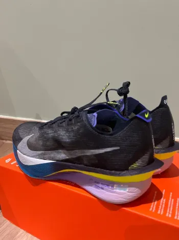 Used Nike ZoomX Vaporfly Next%4 bike — image 3 of 10