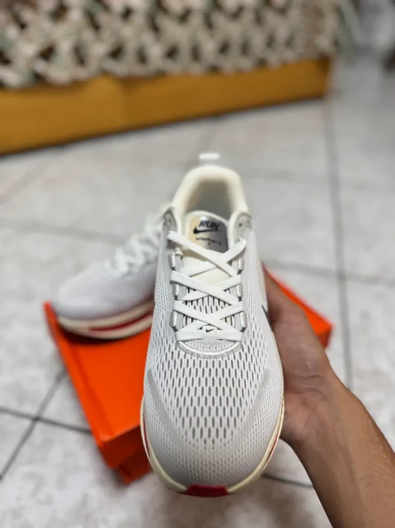 Used Nike Zoom X Vomero 18 bike — image 4 of 9