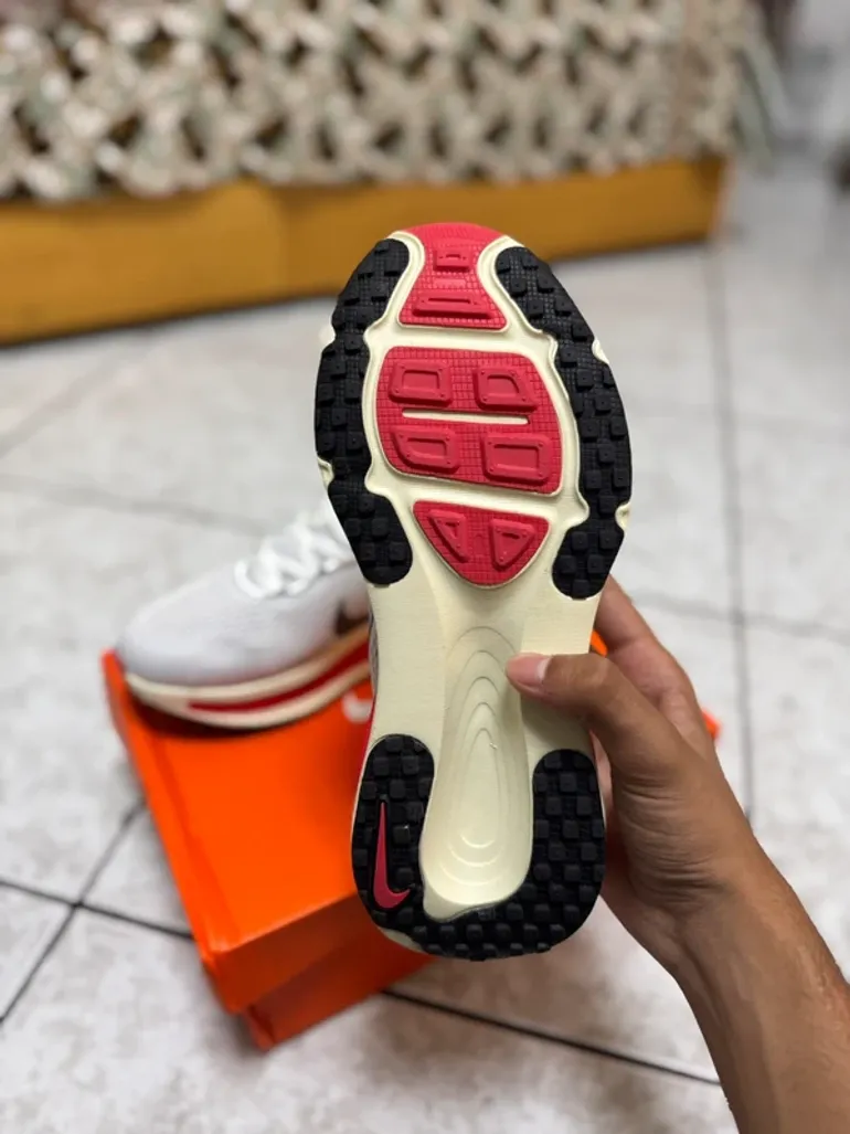 Used Nike Zoom X Vomero 18 bike — image 6 of 9