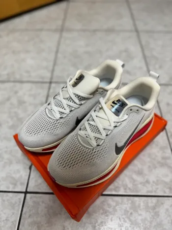 Used Nike Zoom X Vomero 18 bike — image 7 of 9