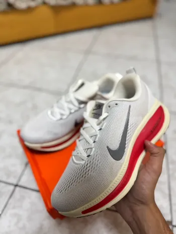 Käytetty Nike Zoom X Vomero 18 Running Shoes