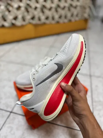 Used Nike Zoom X Vomero 18 bike — image 5 of 9