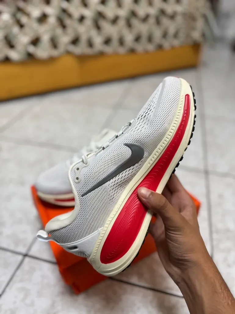 Used Nike Zoom X Vomero 18 bike — image 5 of 9