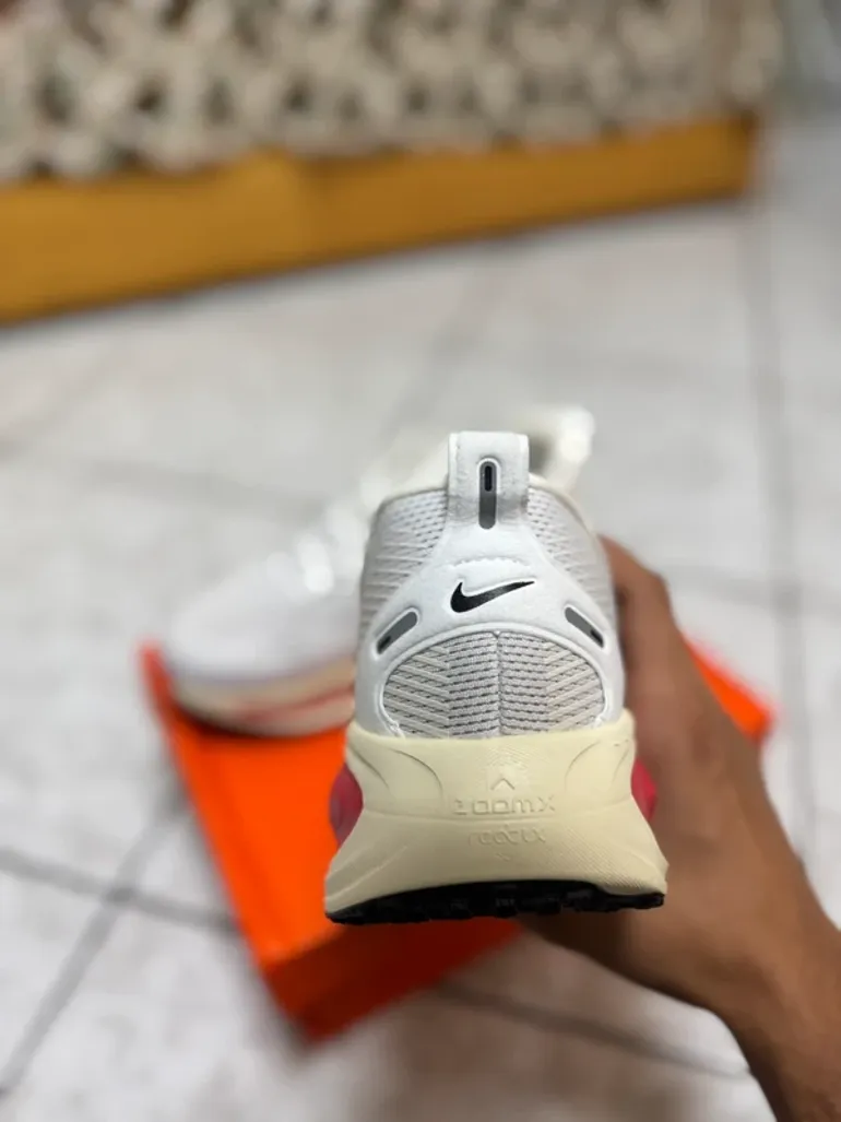 Used Nike Zoom X Vomero 18 bike — image 3 of 9