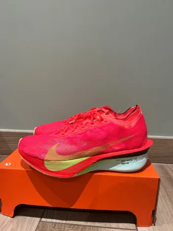 Käytetty Orange ZoomX Vaporfly Next%4 Running Shoes