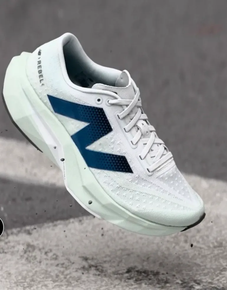 Käytetty New Balance FuelCell Rebel v4 bike — kuva 3 / 9