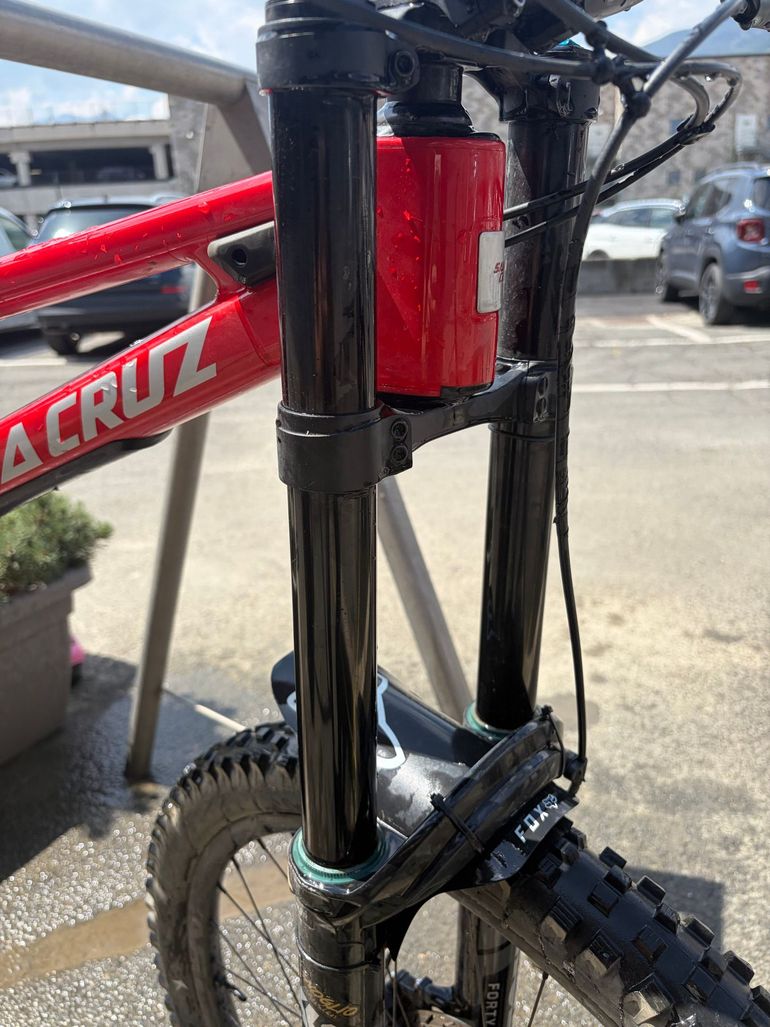 Used Fox 40 Performance Fork 2025 bike — image 4 of 6