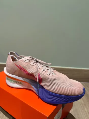 Used Nike ZoomX Vaporfly Next%4 bike — image 5 of 8