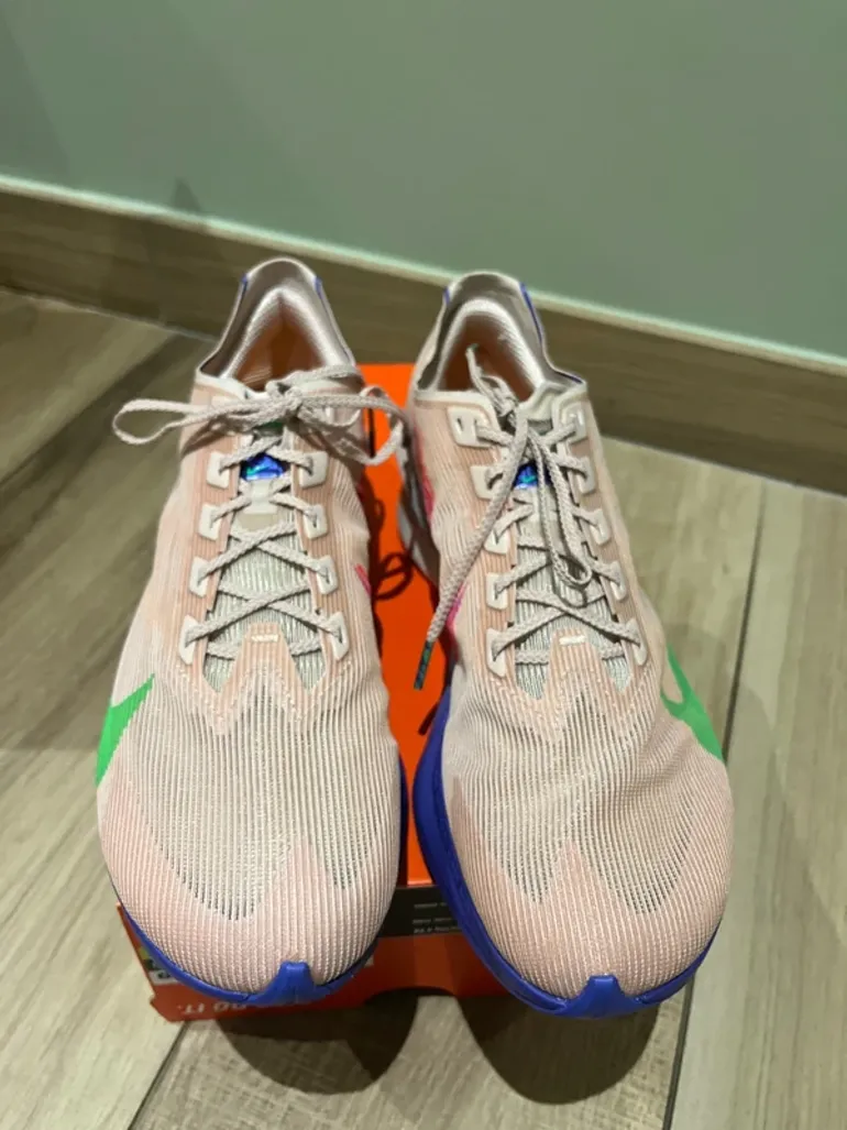 Used Nike ZoomX Vaporfly Next%4 bike — image 6 of 8