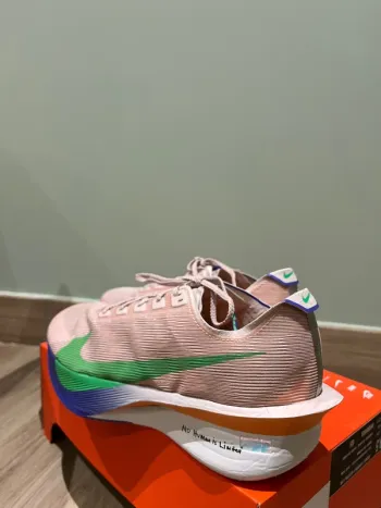 Used Nike ZoomX Vaporfly Next%4 bike — image 3 of 8