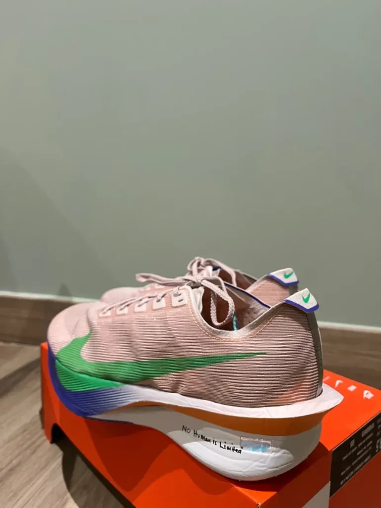 Used Nike ZoomX Vaporfly Next%4 bike — image 3 of 8